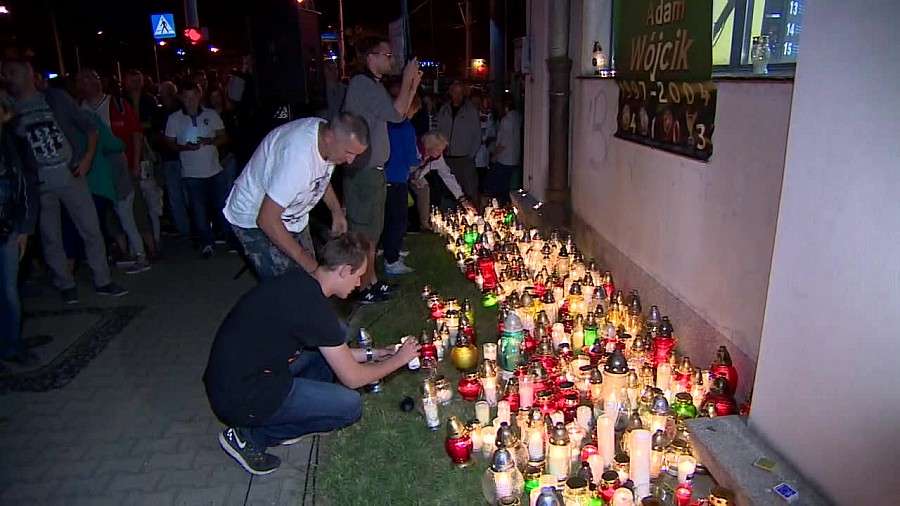 Kibice i przyjaciele oddali hołd zmarłemu Adamowi Wójcikowi