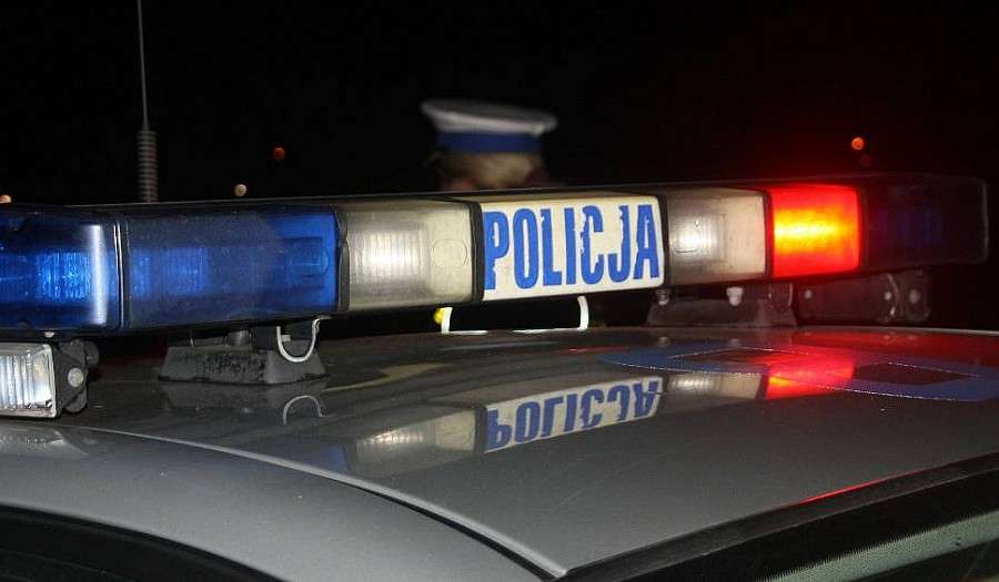 Mając ponad 2,5 promila wjechał motocyklem w zaparkowany samochód - miał przy sobie narkotyki