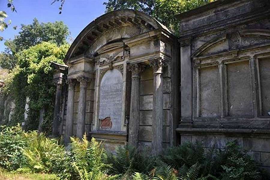 Odkryj tajemnice Starego Cmentarza Żydowskiego