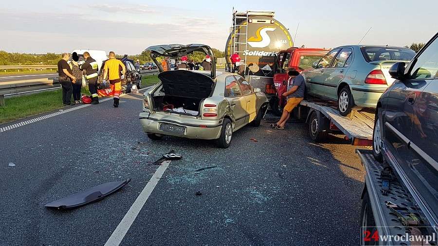 Wypadek na autostradzie A4. Droga w stronę Katowic zablokowana.