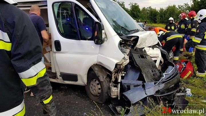 Czołowe zderzenie w okolicach Kątów Wrocławskich