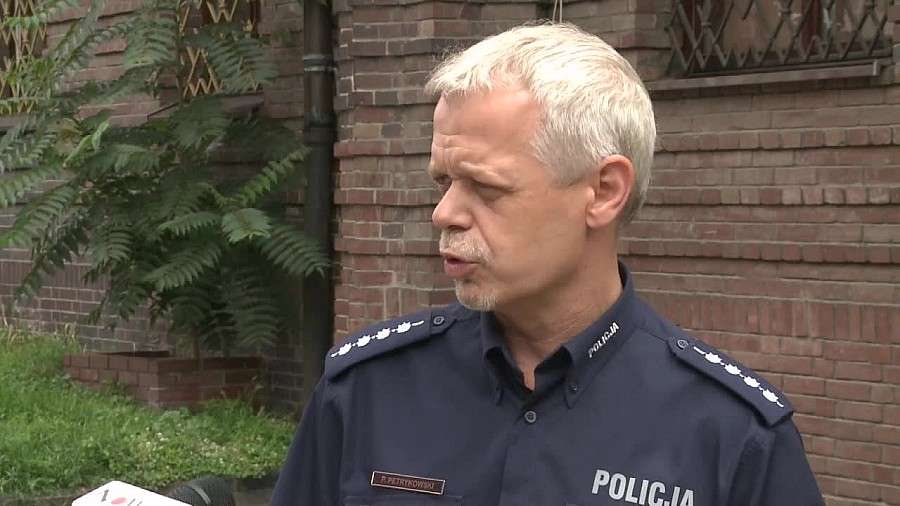  Policjanci pobili staruszkę na zapleczu sklepu. 