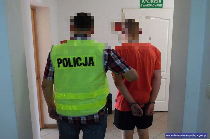 Włamywali się do pojazdów ciężarowych i kradli akumulatory – wpadli w ręce policji