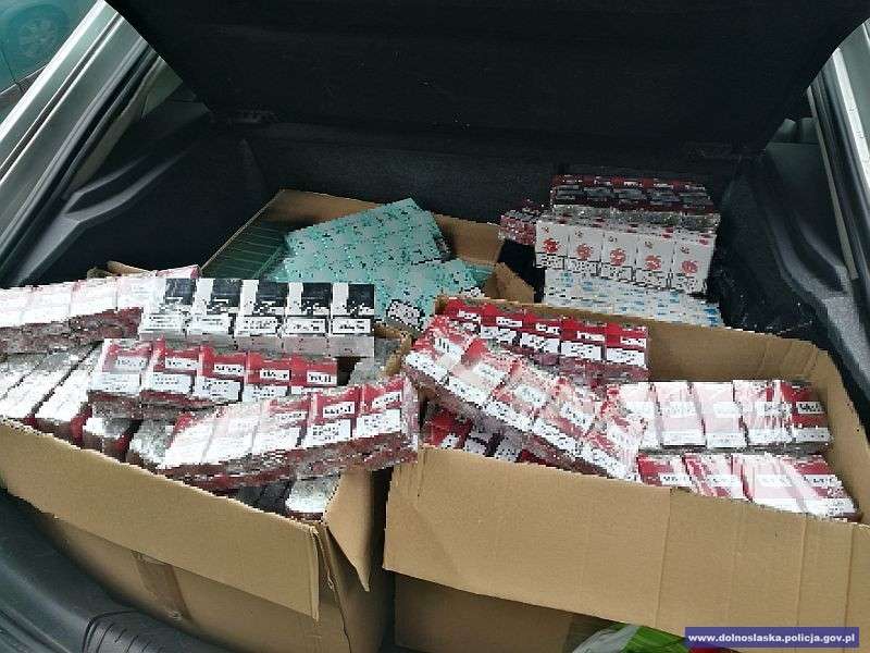 Policjanci zabezpieczyli blisko 37 tysięcy nielegalnych papierosów udaremniając ich dalszą sprzedaż