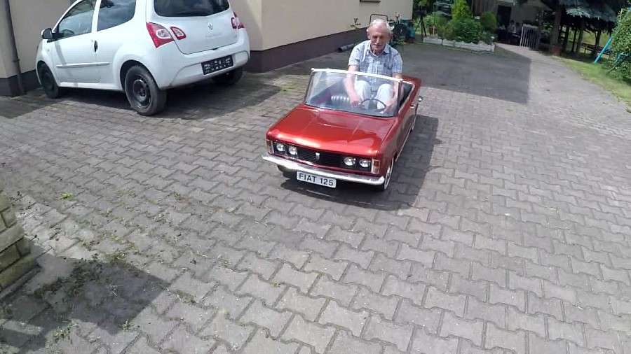 Wrocławski konstruktor własnoręcznie stworzył model fiata 125 cabrio w wersji mini