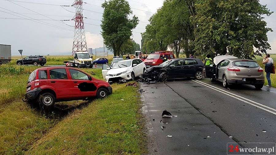 Zderzenie czterech aut pod Wrocławiem
