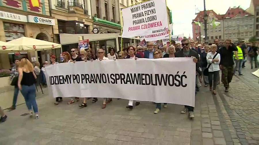 Marsz ku pamięci Igora Stachowiaka we Wrocławiu. Uczestnicy żądali dymisji Błaszczaka i Ziobry