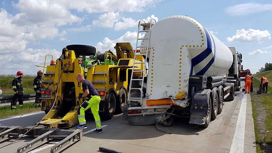 Zderzyły się  trzy TIR-y na A4. Korek miał prawie 20 km