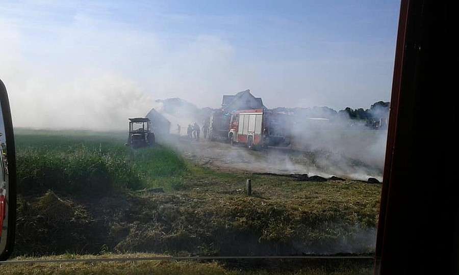 Pożar przyczepy z sianem