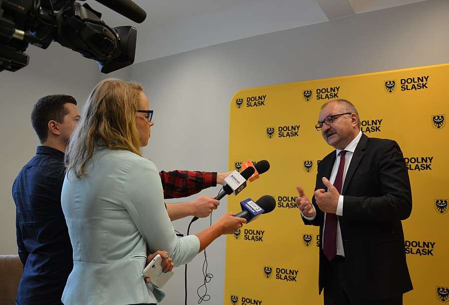 Marszałek przeznacza miliony na walkę z rakiem 