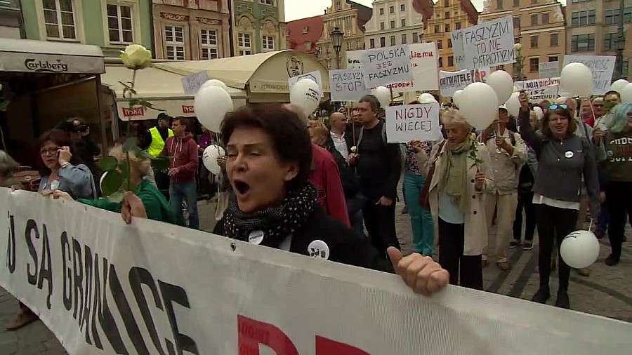 Ulicami Wrocławia przeszedł marsz przeciwko faszyzmowi