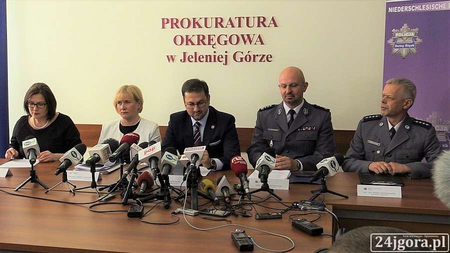 Obrażenia ciała Magdaleny Ż. charakterystyczne dla upadku z wysokości