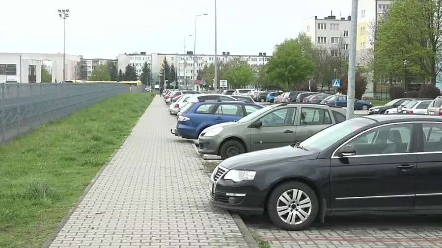 Ktoś szedł i niszczył. Blisko 40 samochodów uszkodzonych w Polkowicach