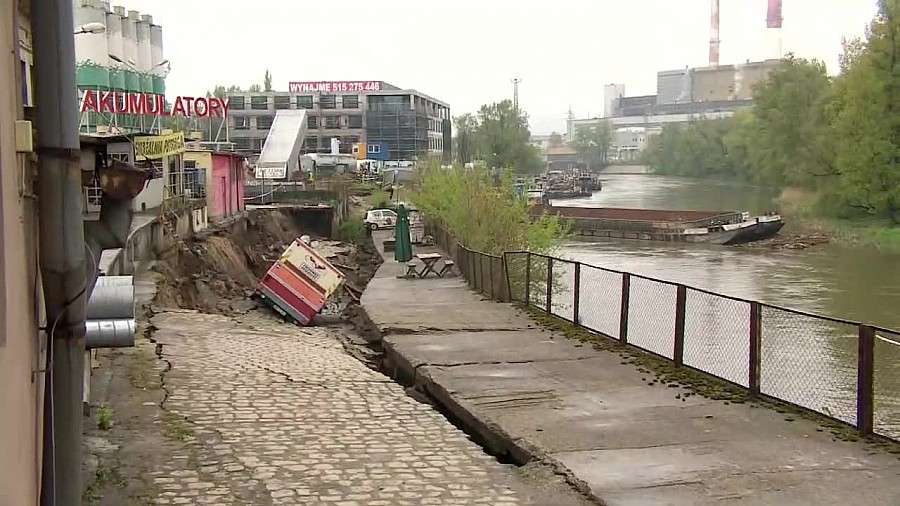 Zarwało sie nabrzeże Odry