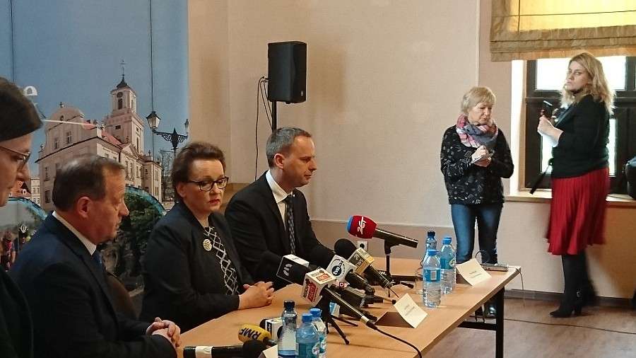 Konferencja prasowa poświęcona katastrofie budowlanej w Świebodzicach