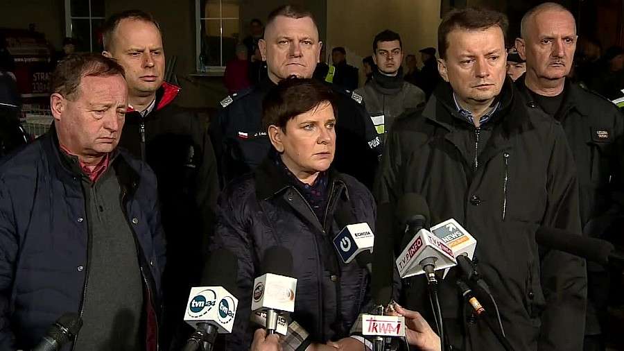 Premier na miejscu katastrofy w Świebodzicach zapowiedziała renty specjalne dla osieroconych dzieci