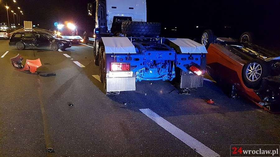 Groźny wypadek na drodze S8 pod Wrocławiem