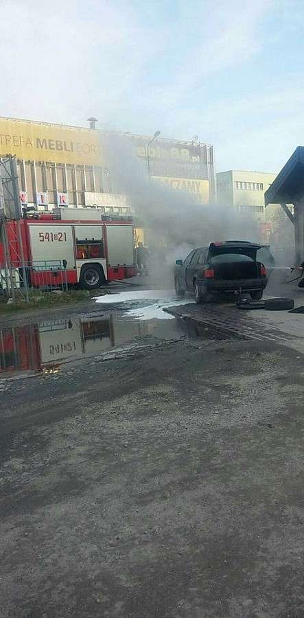 Pożar auta w Strzelinie