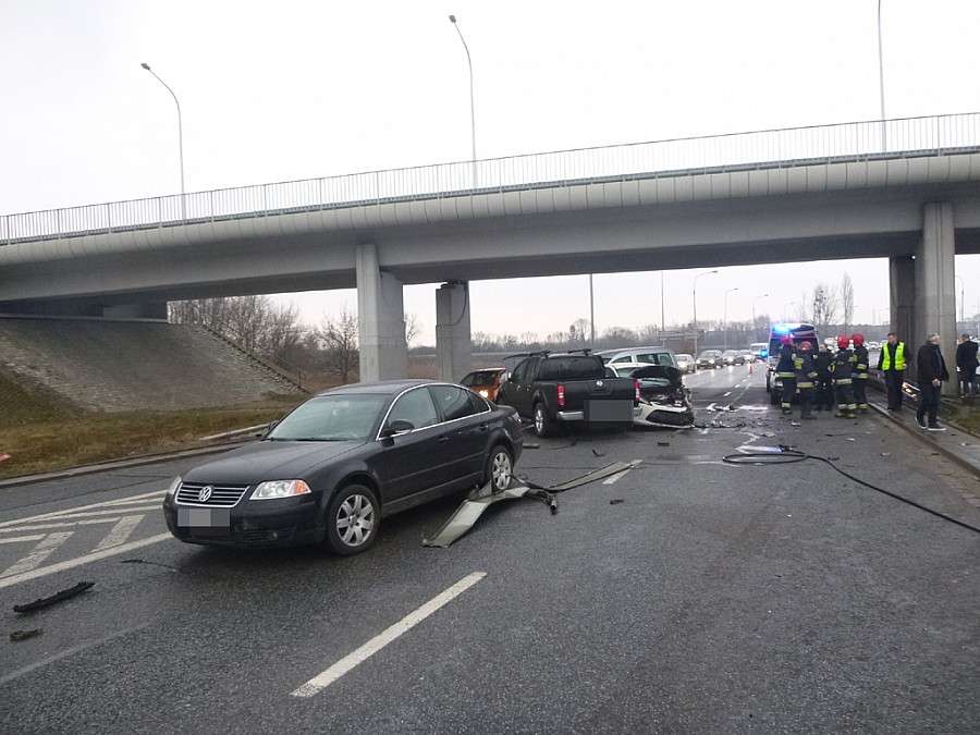 Wypadek na ul. Krzywoustego z udziałem czterech samochodów osobowych