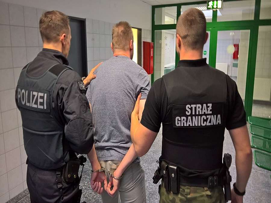 Uzbrojony mężczyzna z dzieckiem zatrzymany na granicy
