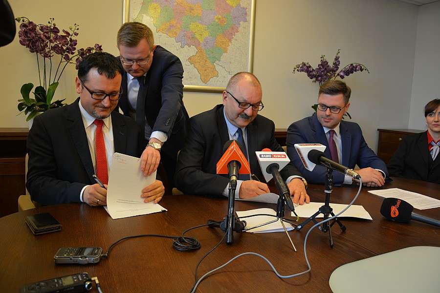 Koleje Dolnośląskie z umową na przewozy pasażerskie w 2017 roku 