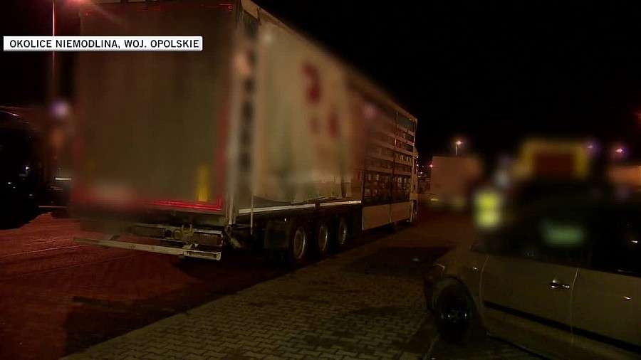 Nielegalni imigranci w ciężarówce na autostradzie A4