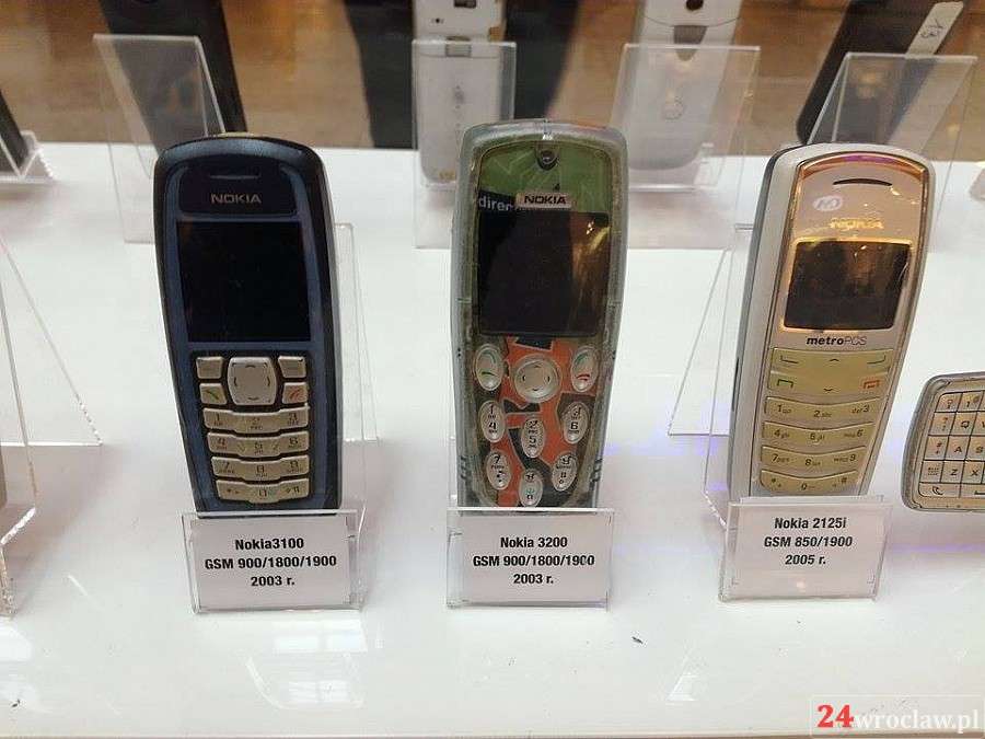 Wystawa starych telefonów w Galerii Dominikańskiej