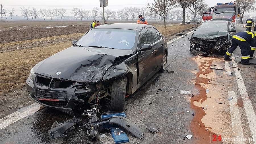 Wypadek w Kobierzycach. Są ranni.