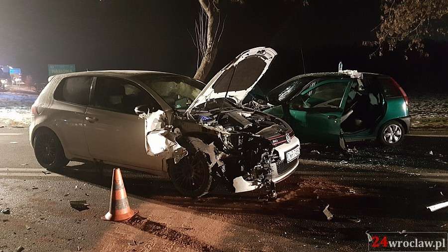 Wypadek drogowy na DK-8 w Kobierzycach 