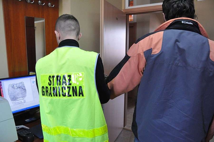 Syryjka i Ukrainiec posługiwali się dokumentami innych osób