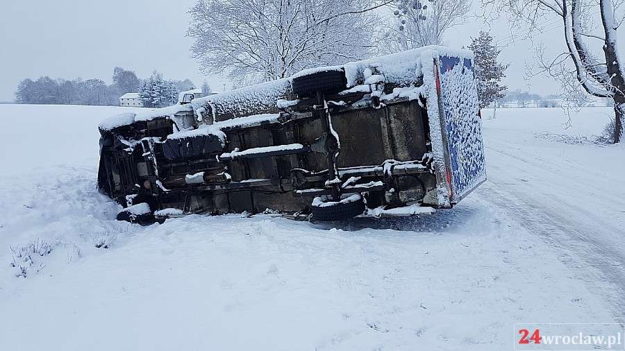 Trudne warunki na drogach w całym regionie