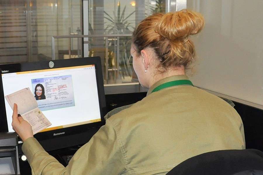 Białorusin z fałszywym łotewskim paszportem