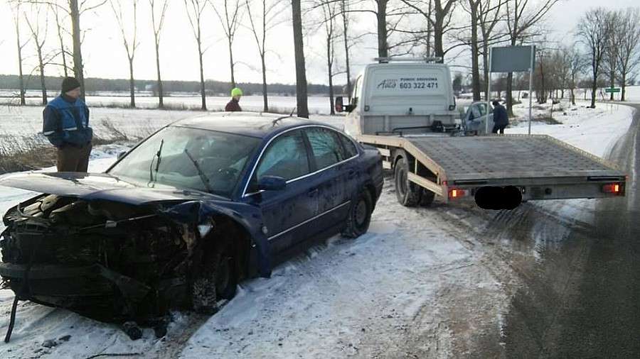 Zasnął za kierownicą i doprowadził do zderzenia
