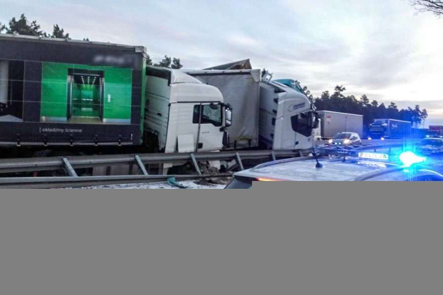 Karambol na drodze krajowej nr 18 w kierunku Wrocławia