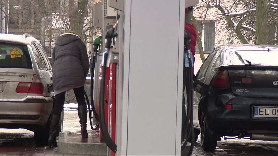 Siarczyste mrozy nad Polską. Jak w taką pogodę zadbać o auto?
