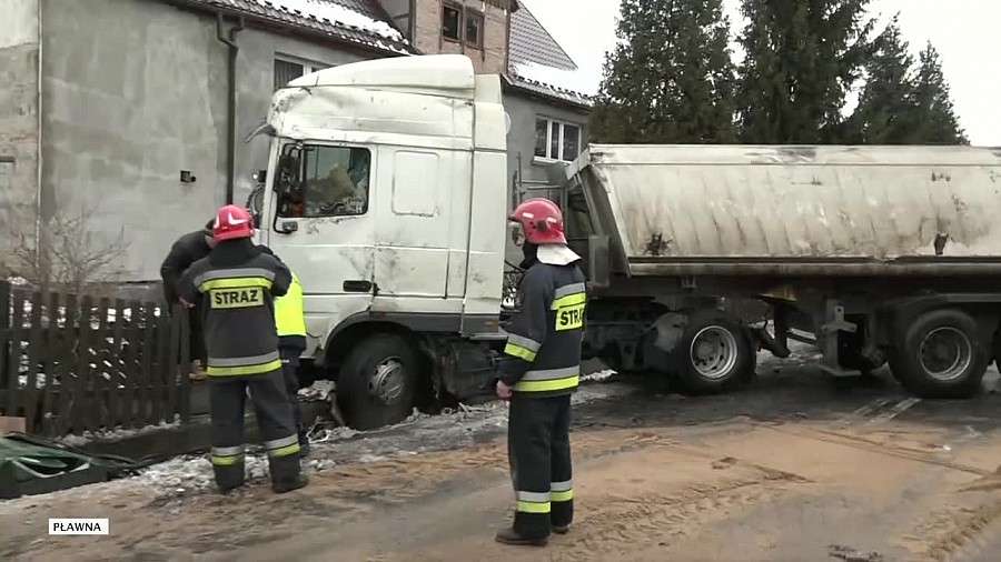   Czerwony alert pogodowy. Opady śniegu i wichury powodują groźne wypadki w całym kraju