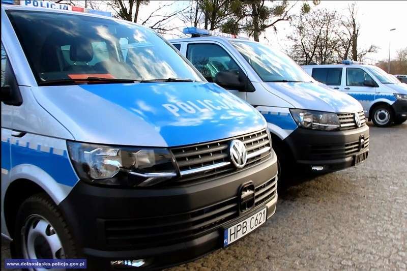 Dolnośląscy policjanci otrzymali kilkanaście nowych busów