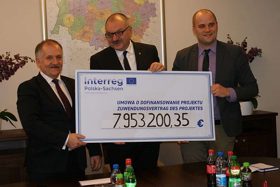 Blisko 8 mln euro na modernizację dwóch dróg i budowę mostu