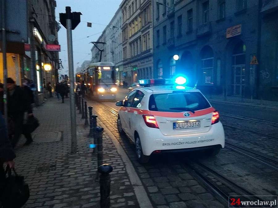 Gaz łzawiący rozpylony w tramwaju