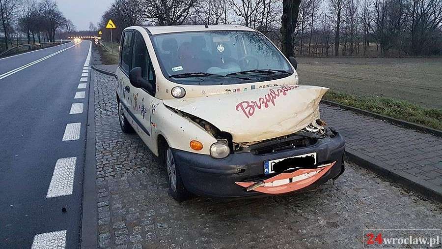 Uderzył w bariery energochłonne 