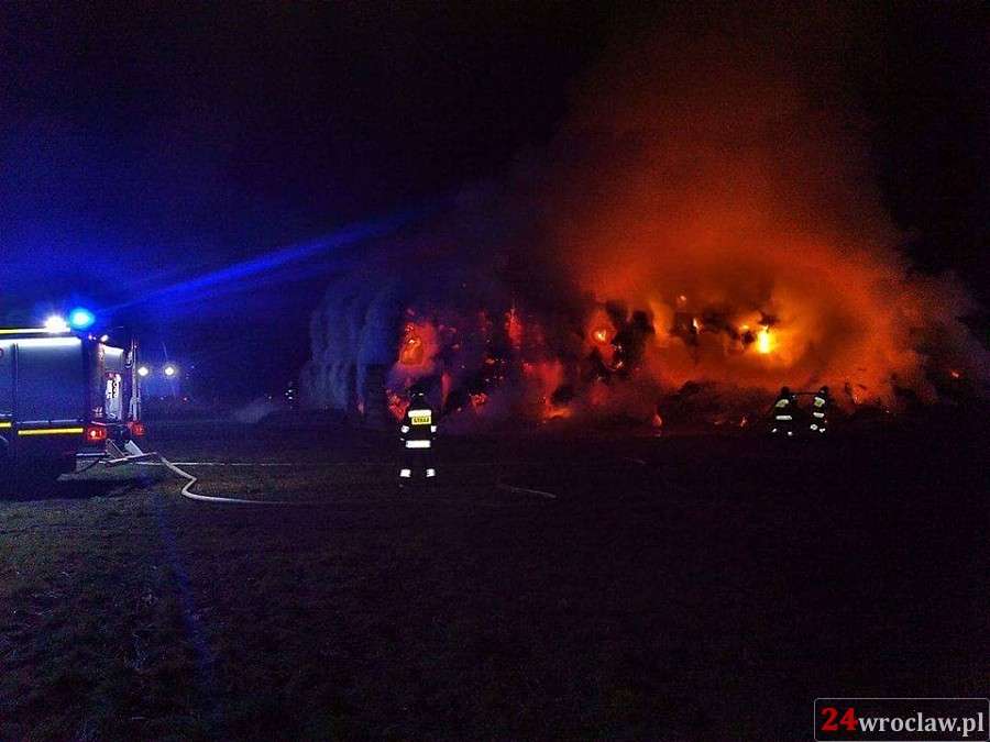 Duży pożar sterty siana pod Wrocławiem! 