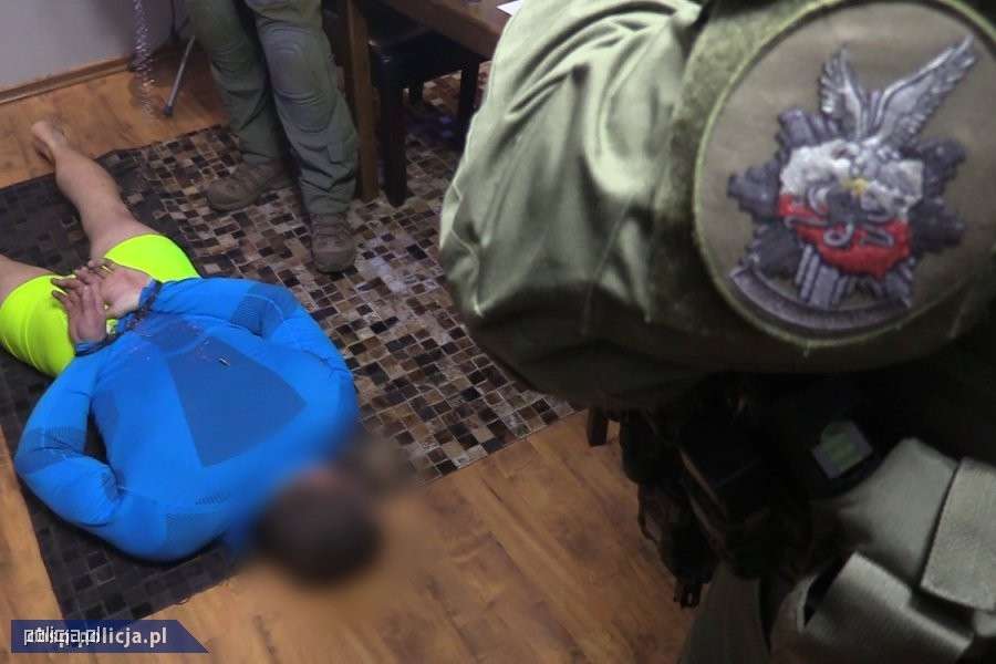 PRZEMYT KOKAINY, HASZYSZU I OBRÓT TYTONIEM NA WIELKĄ SKALĘ 