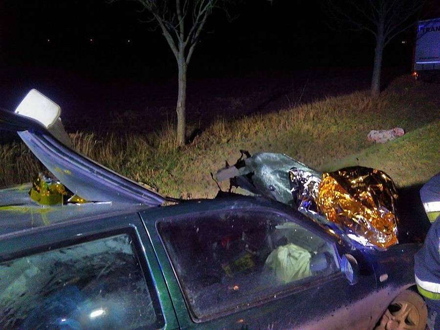 Zderzenie auta osobowego z ciężarówką