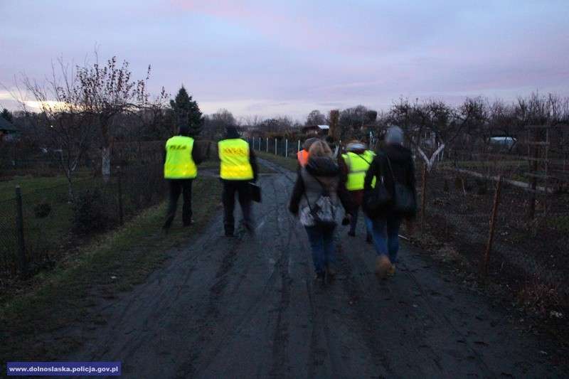 Policjanci i pracownicy MOPS w ramach akcji „Zima” sprawdzali miejsca, gdzie przebywają bezdomni i o