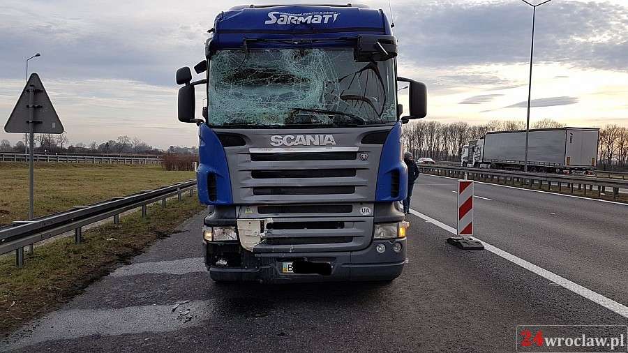 TIR staranował przyczepkę sygnalizacyjną