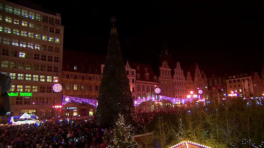 Ponad 34 tysiące lampek rozbłysło na wrocławskiej choince (video)