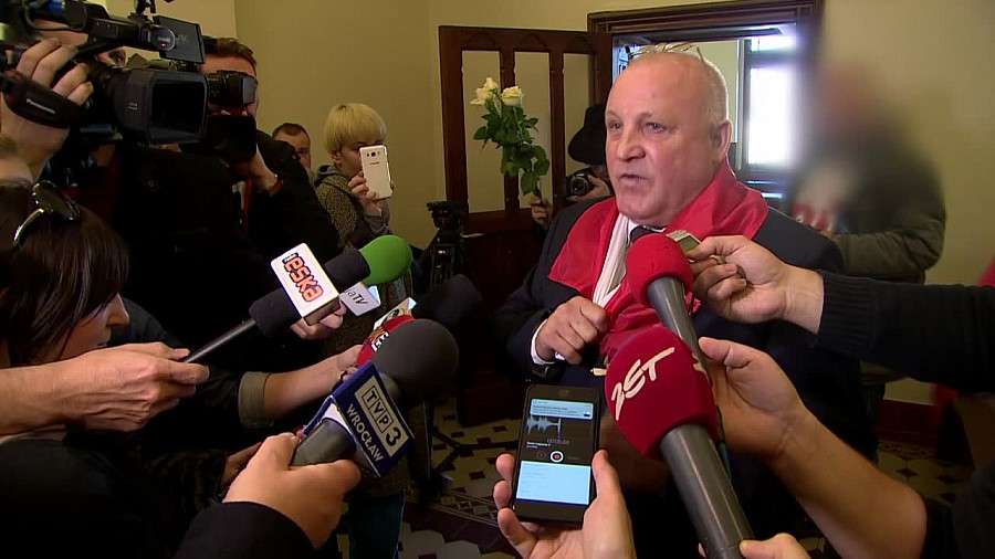 10 miesięcy więzienia za spalenie kukły Żyda.
