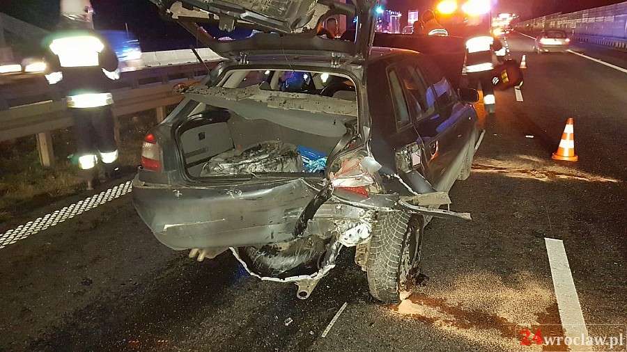 Zderzenie trzech aut na autostradzie