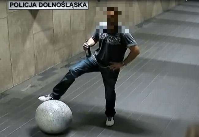 Podejrzany o zniszczenie przejścia podziemnego we Wrocławiu zatrzymany