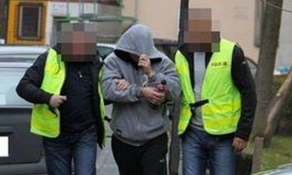 Policjanci zatrzymali sprawców zniszczenia oznakowań drogowych